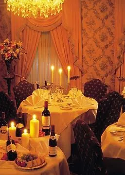 Отель Royal 4*
