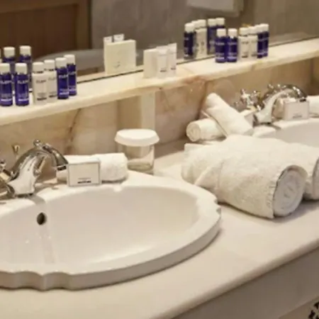 Royal Townhouse Отель 4*