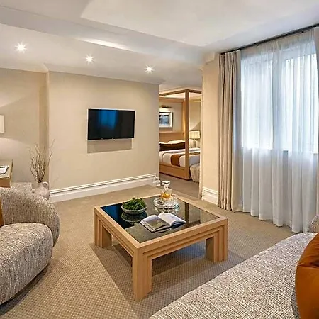 Royal Townhouse Hotel 4*
